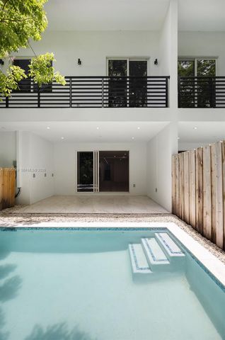 3162 Plaza St, Coconut Grove, FL 33133