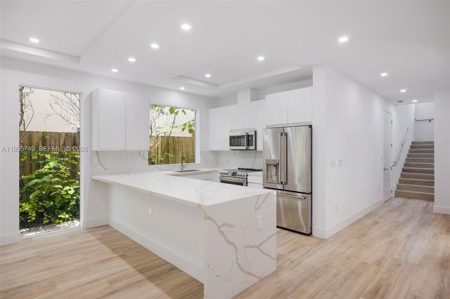 3162 Plaza St, Coconut Grove, FL 33133