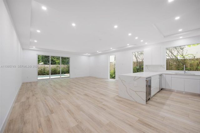 3162 Plaza St, Coconut Grove, FL 33133