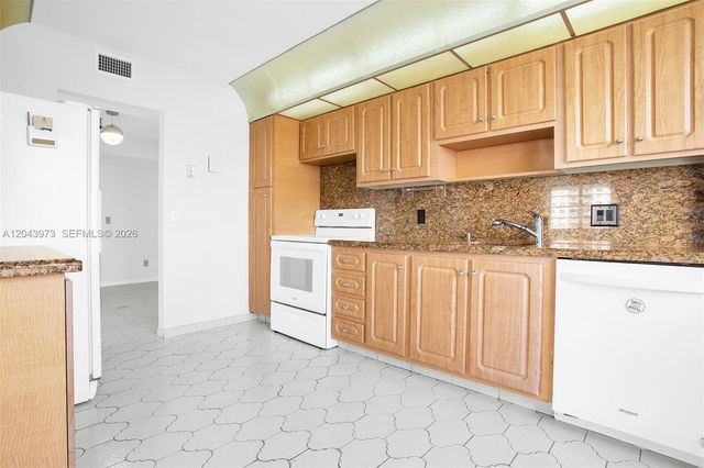 2851 NE 183rd St 1416E, Aventura, FL 33160