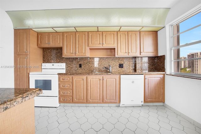 2851 NE 183rd St 1416E, Aventura, FL 33160