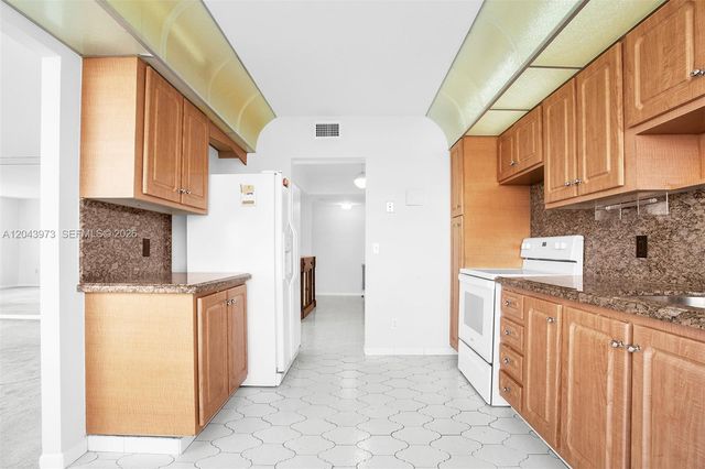 2851 NE 183rd St 1416E, Aventura, FL 33160