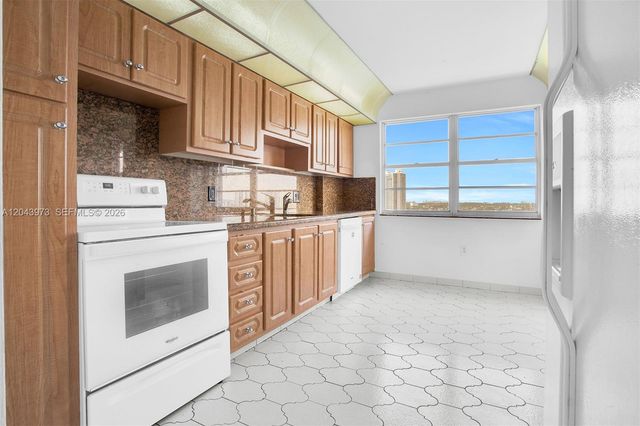 2851 NE 183rd St 1416E, Aventura, FL 33160