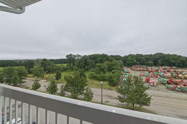 110 Trotter Rd 401, Weymouth, MA 02190
