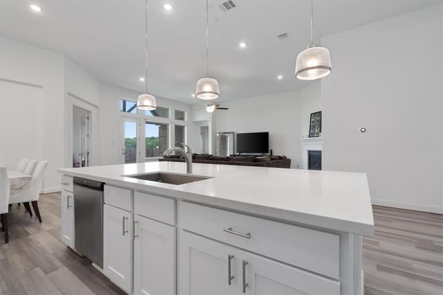 504 Pulitzer DR, Hutto, TX 78634