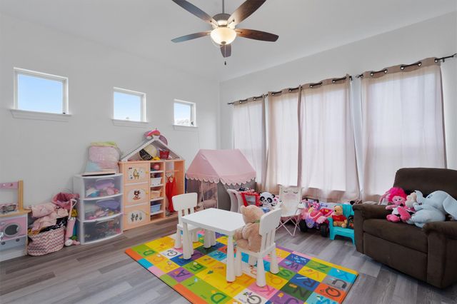 504 Pulitzer DR, Hutto, TX 78634