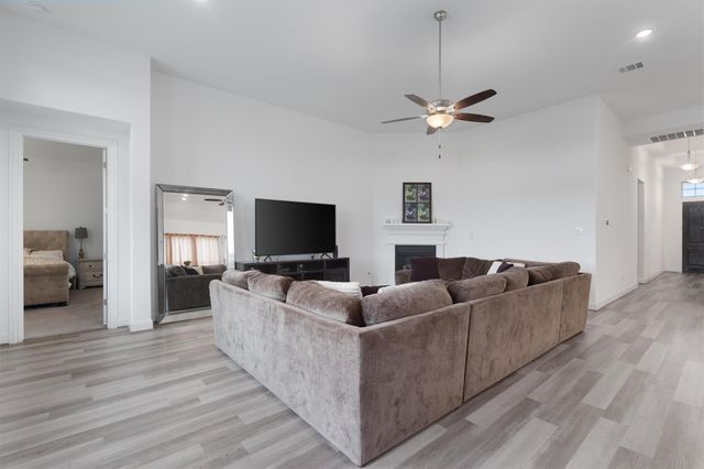 504 Pulitzer DR, Hutto, TX 78634