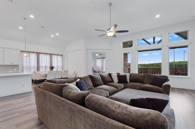 504 Pulitzer DR, Hutto, TX 78634