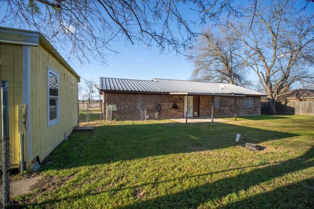 214 N Calhoun Street, Groesbeck, TX 76642