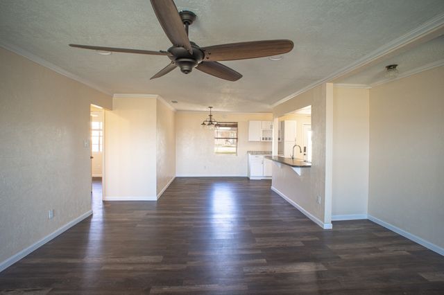 214 N Calhoun Street, Groesbeck, TX 76642