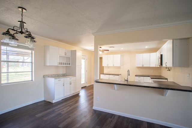 214 N Calhoun Street, Groesbeck, TX 76642