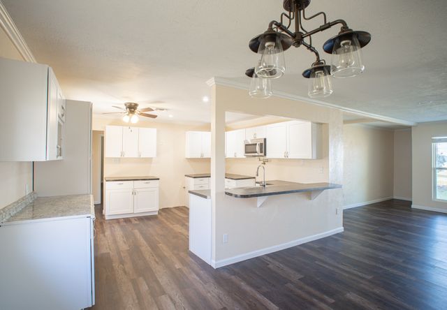 214 N Calhoun Street, Groesbeck, TX 76642