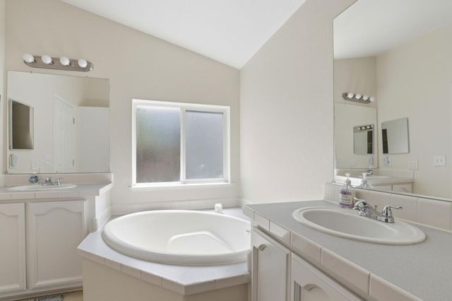 575 San Pedro 8, Morgan Hill, CA 95037