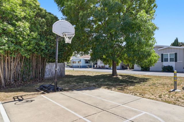 575 San Pedro 8, Morgan Hill, CA 95037