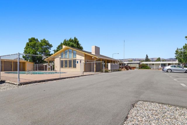 575 San Pedro 8, Morgan Hill, CA 95037