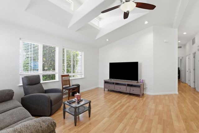 575 San Pedro 8, Morgan Hill, CA 95037