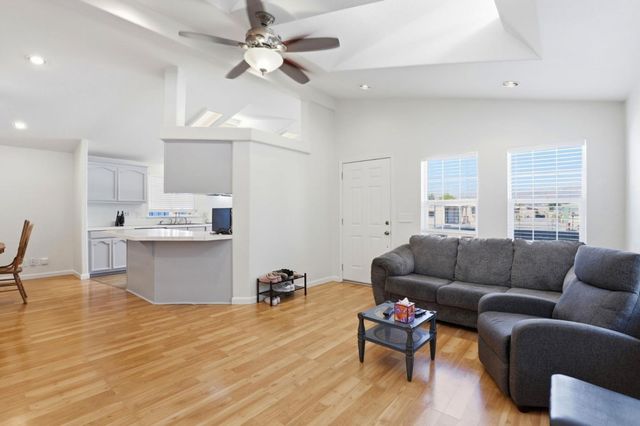 575 San Pedro 8, Morgan Hill, CA 95037