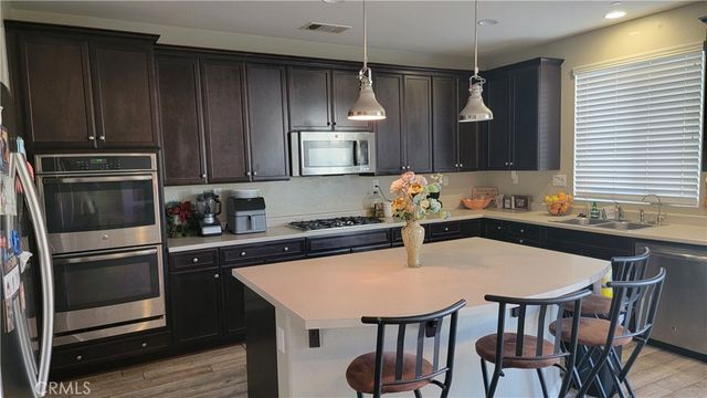 846 Santona CT, Perris, CA 92571