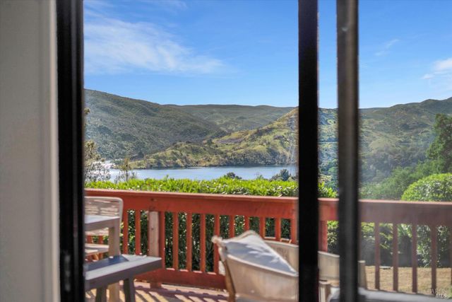 203 Blue Cove Ct, Napa, CA 94558