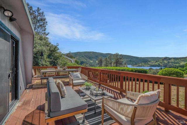 203 Blue Cove Ct, Napa, CA 94558