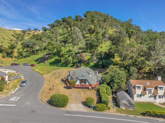 203 Blue Cove Ct, Napa, CA 94558