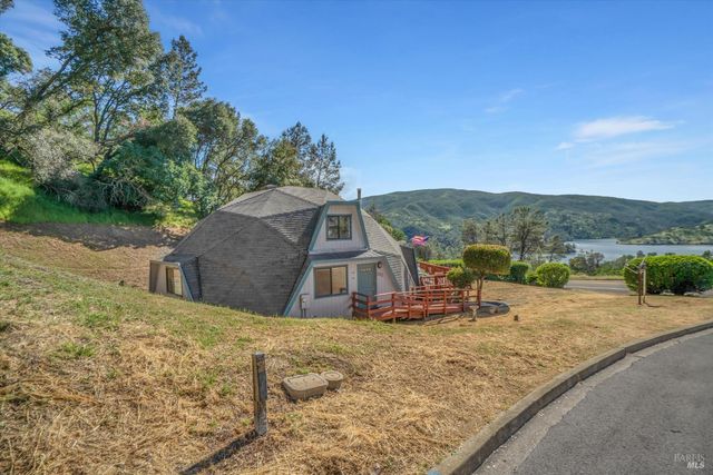 203 Blue Cove Ct, Napa, CA 94558