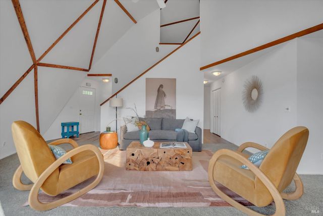 203 Blue Cove Ct, Napa, CA 94558