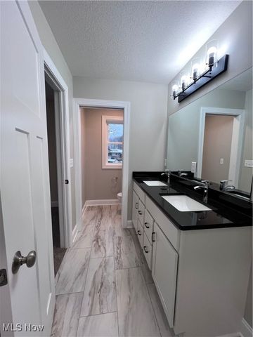 5403 Winding Creek Drive, Ravenna, OH 44266