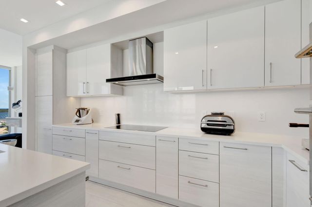 3 Water Club Way 701, North Palm Beach, FL 33408