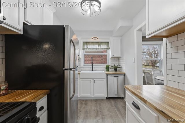 6789 Larme Avenue, Allen Park, MI 48101