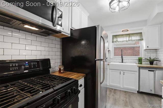 6789 Larme Avenue, Allen Park, MI 48101