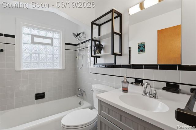 6789 Larme Avenue, Allen Park, MI 48101