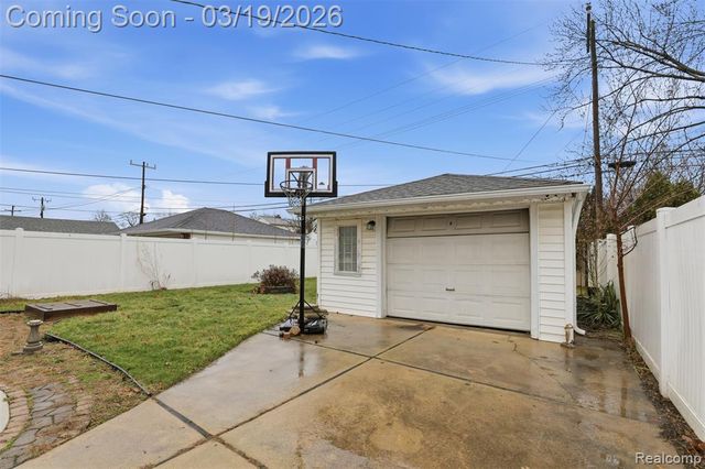 6789 Larme Avenue, Allen Park, MI 48101