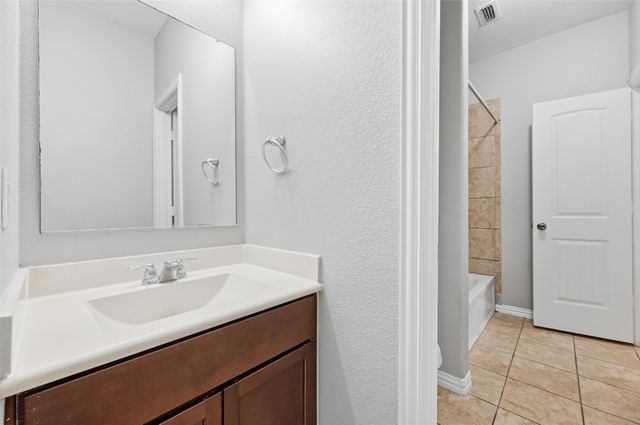 640 Swift Current Drive, Crowley, TX 76036