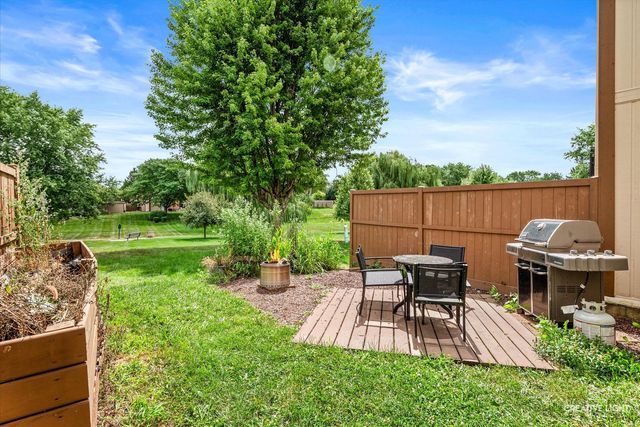 659 Glacier Trail, Roselle, IL 60172