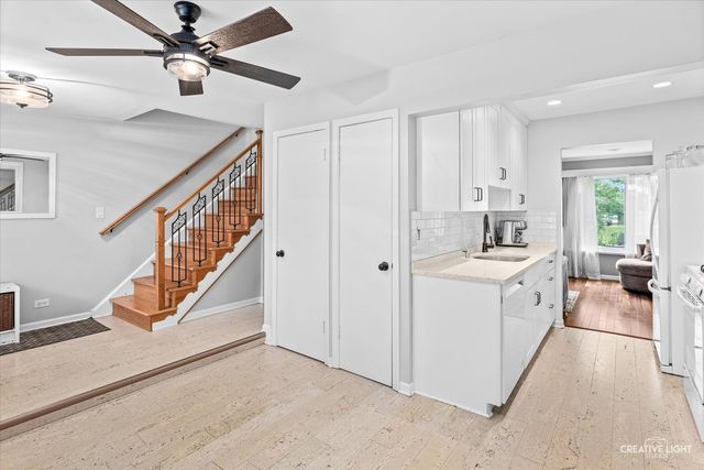 659 Glacier Trail, Roselle, IL 60172