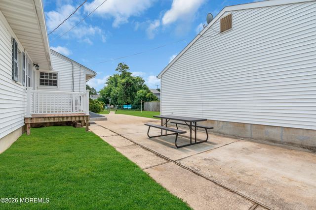 1108 Anchor Avenue, Beachwood, NJ 08722