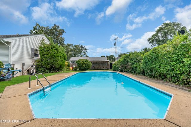 1108 Anchor Avenue, Beachwood, NJ 08722