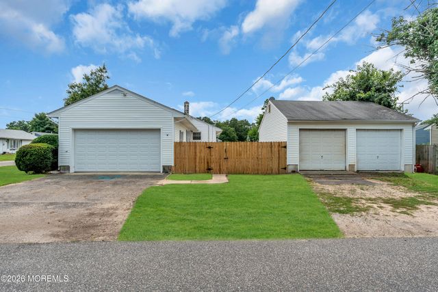 1108 Anchor Avenue, Beachwood, NJ 08722