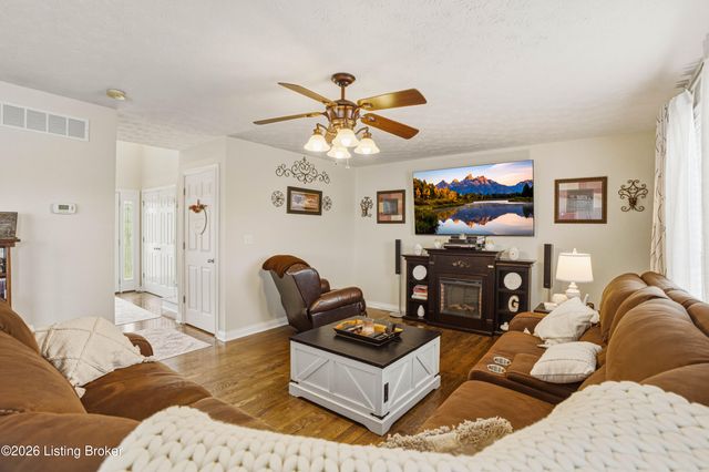 685 Lincoln Trace, Taylorsville, KY 40071