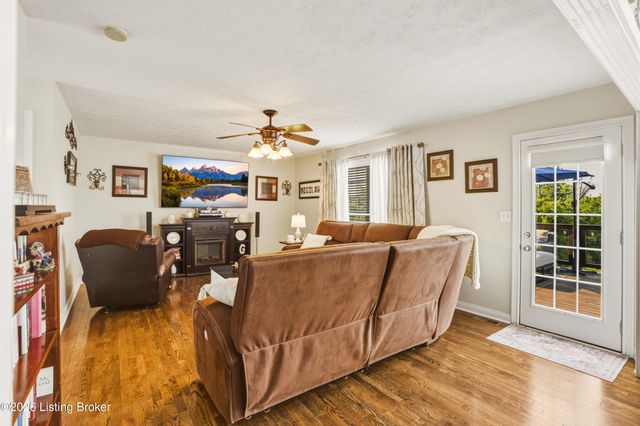 685 Lincoln Trace, Taylorsville, KY 40071