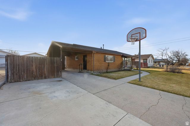 1062 E DIAMOND WAY, Sandy, UT 84094