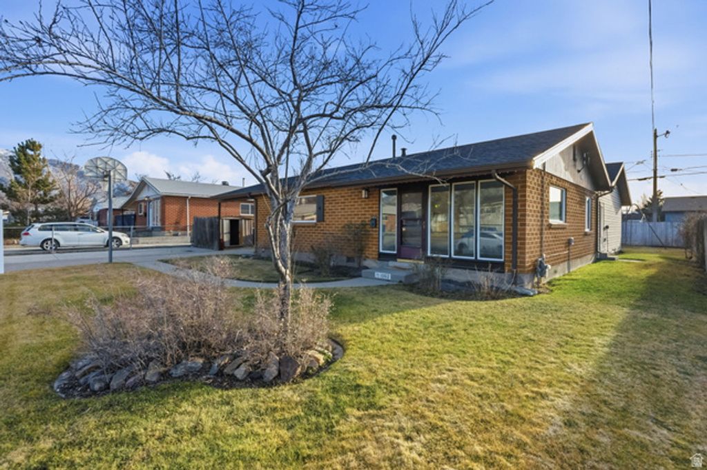 1062 E DIAMOND WAY, Sandy, UT 84094