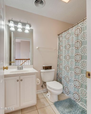 102 Wyntuck Lane, Johnson City, TN 37615