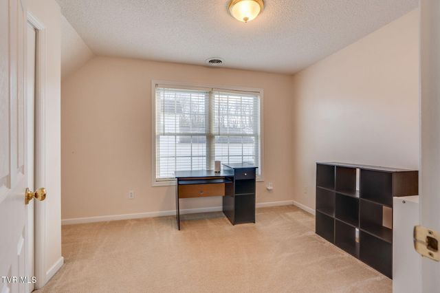 102 Wyntuck Lane, Johnson City, TN 37615