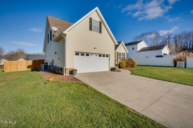 102 Wyntuck Lane, Johnson City, TN 37615