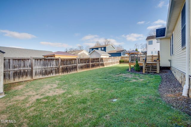 102 Wyntuck Lane, Johnson City, TN 37615