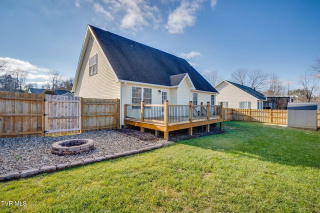 102 Wyntuck Lane, Johnson City, TN 37615