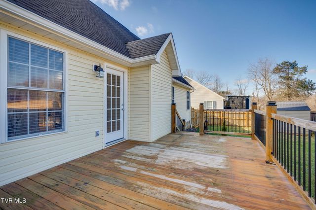 102 Wyntuck Lane, Johnson City, TN 37615