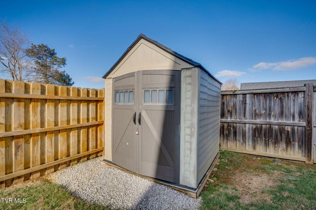 102 Wyntuck Lane, Johnson City, TN 37615